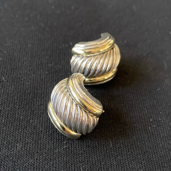 David Yurman Jewelry - Authentic David Yurman Thoroughbred earrings Prefect condition. Sterling and 18K